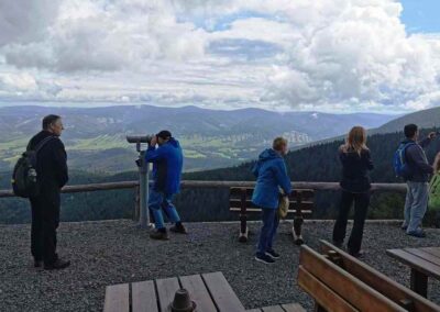 Vyhlídka na Šeráku na panorama Jeseníků směrem na Lázně Lipová