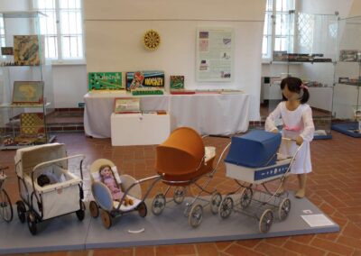 Historické dětské kočárky na výstavě Pojď si hrát
